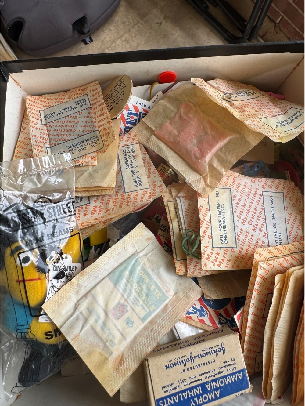 HUGE LOT OF VINTAGE CRACKER JACK PRIZES SOME SEALED